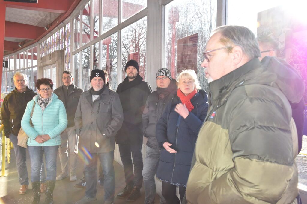 Detlef Uibel, Bundesstützpunktleiter Radsport, begrüßte die Gäste im Lausitz Velodrom.