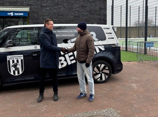 Jona Peters bei seinem Besuch beim FC Internationale Berlin. Foto: privat